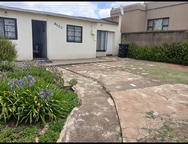 2 BEDROOM HOUSE FOR SALE IN ORLANDO WEST